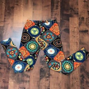 VIV brand NWOT. Brilliantly colored leggings, XS